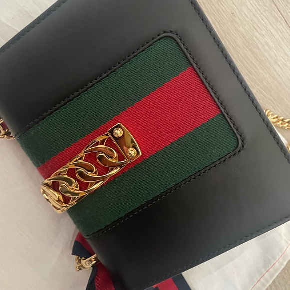 Authentic Sylvie Mini Gucci Bag - Picture 5 of 15